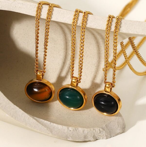 The Agate Pendant Necklace
