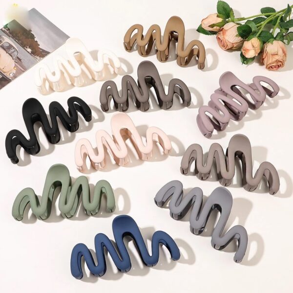 Matte Squiggle Hair Claws