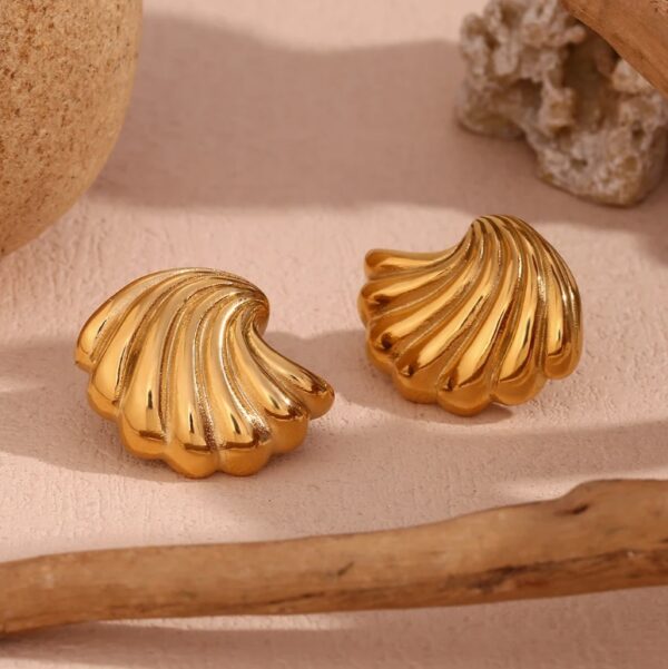 The Retro Fan Earrings - Image 2