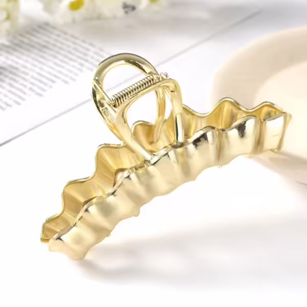 Crinkle Cut Hair Claw - Image 3