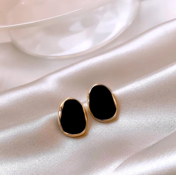 Carbon Oversized Studs