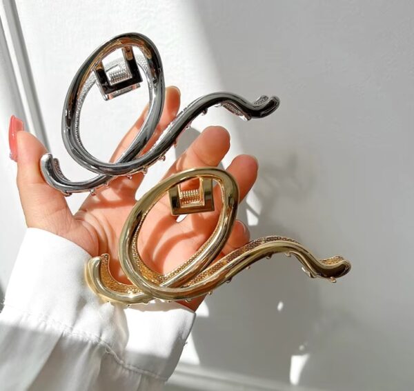 The Metallic Scrawl Hair Claw - Image 3
