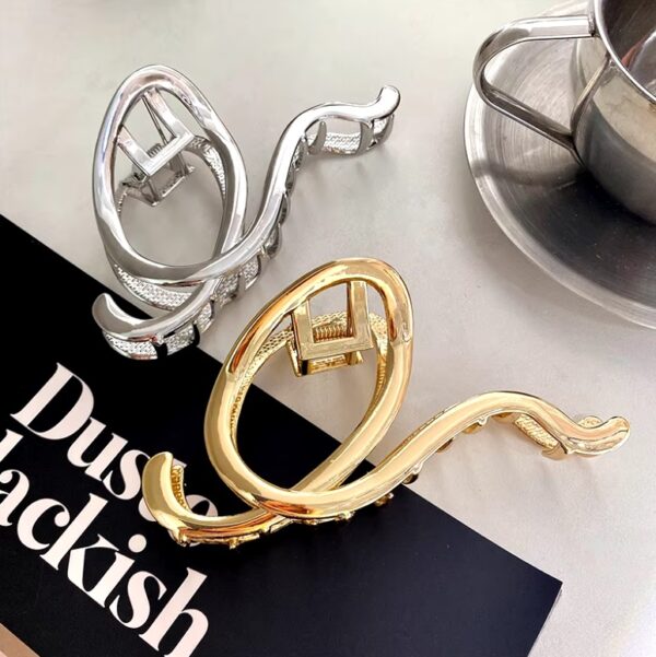 The Metallic Scrawl Hair Claw